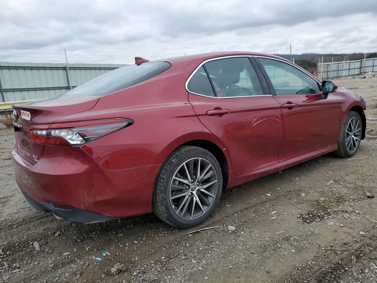 2021 Toyota Camry VIN 4T1F11BKXMU033299 Copart auction photo, front end / minor dent/scratches damage thumbnail 3