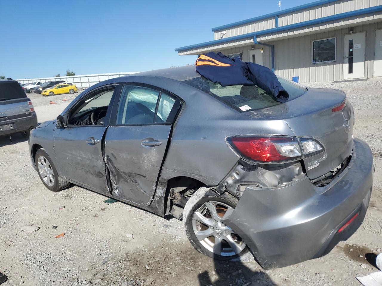 2011 Mazda 3 VIN JM1BL1VG7B1361086 Copart auction photo, side / rear end damage thumbnail 2