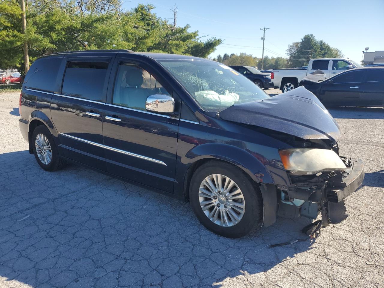 2013 Chrysler Town & Country VIN 2C4RC1CG6DR737437 Copart auction photo, front end / undercarriage damage thumbnail 4