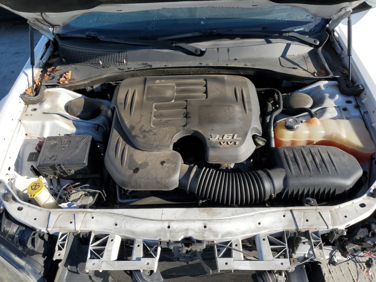 2016 Chrysler 300 VIN 2C3CCABG1GH229852 Copart auction photo, front end damage thumbnail 13