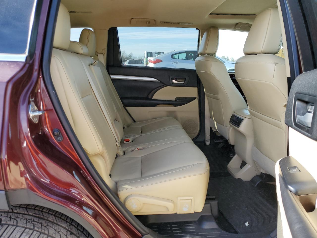 2017 Toyota Highlander VIN 5TDJZRFH5HS478595 Copart auction photo, undercarriage / front end damage thumbnail 11