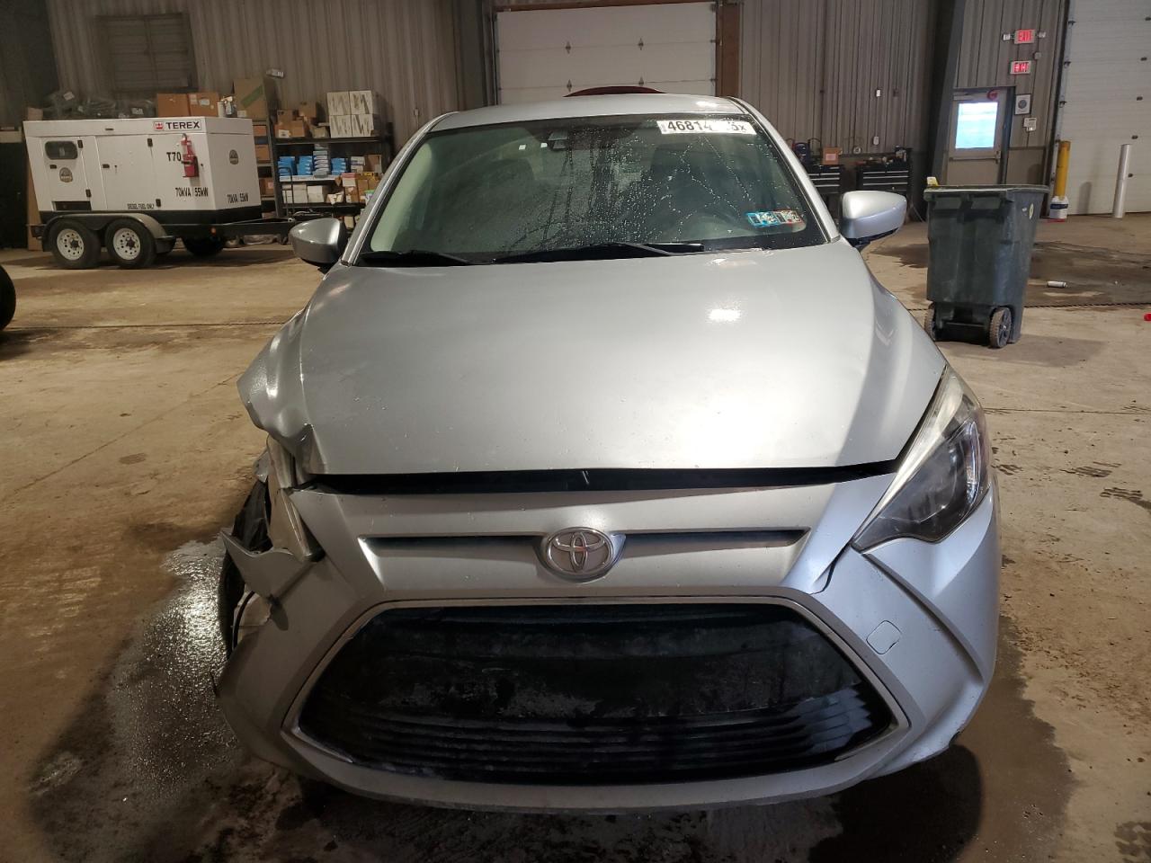 2018 Toyota Yaris VIN 3MYDLBYV3JY317803 Copart auction photo, front end / side damage thumbnail 5