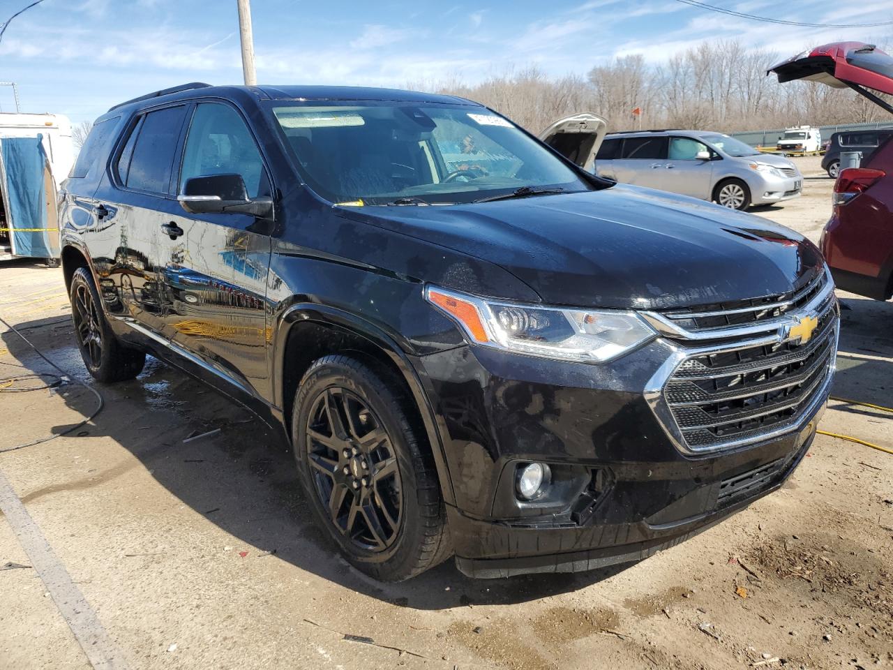 2021 Chevrolet Traverse VIN 1GNEVKKW8MJ250047 Copart auction photo, rear end / minor dent/scratches damage thumbnail 4