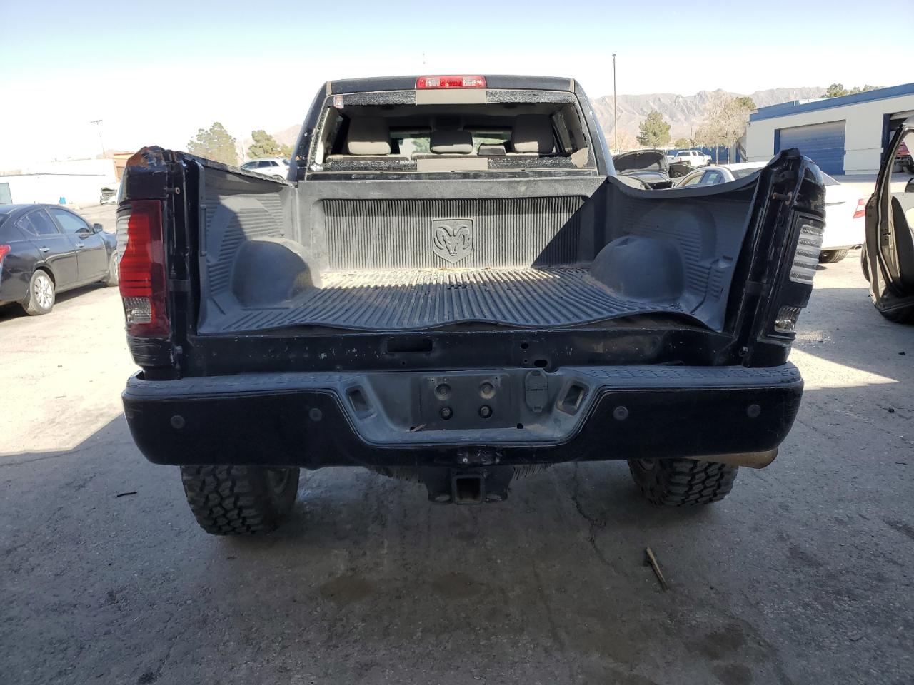 2015 RAM 2500 VIN 3C6UR5MJ2FG529971 Copart auction photo, front end / rear end damage thumbnail 6