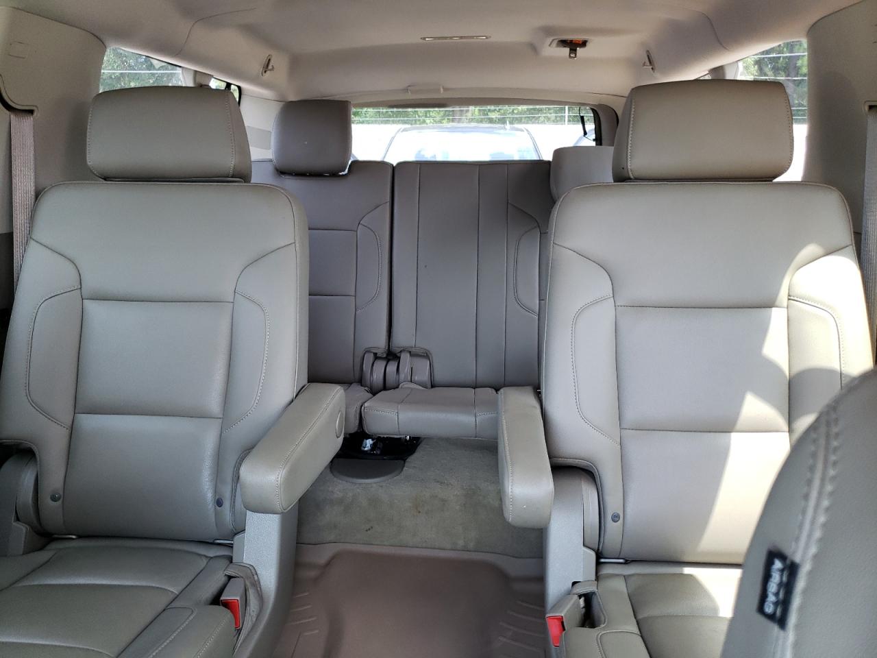 2015 Chevrolet Suburban VIN 1GNSCJKC4FR180754 Copart auction photo, normal wear damage thumbnail 10