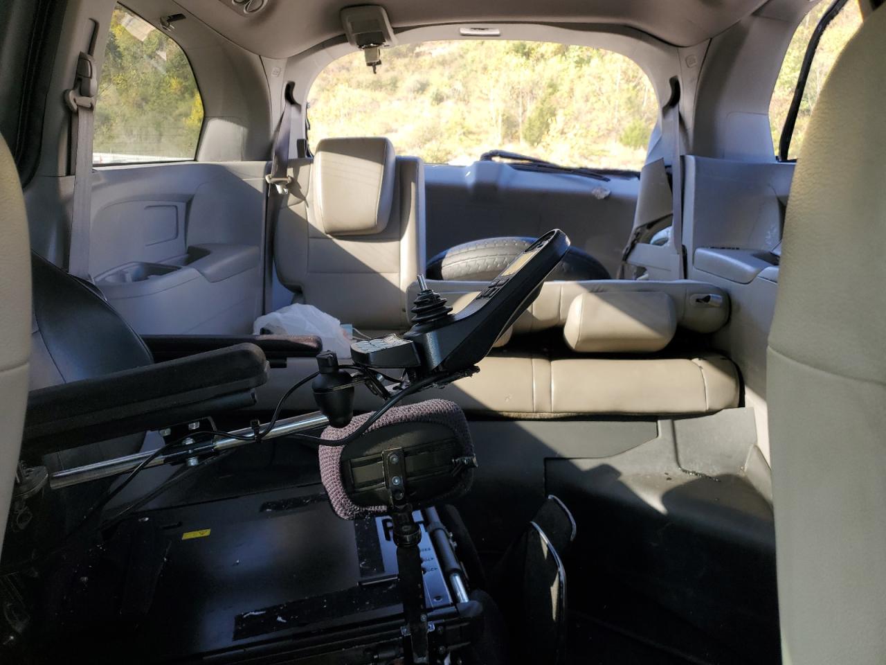 2011 Honda Odyssey VIN 5FNRL5H65BB056282 Copart auction photo, all over damage thumbnail 10