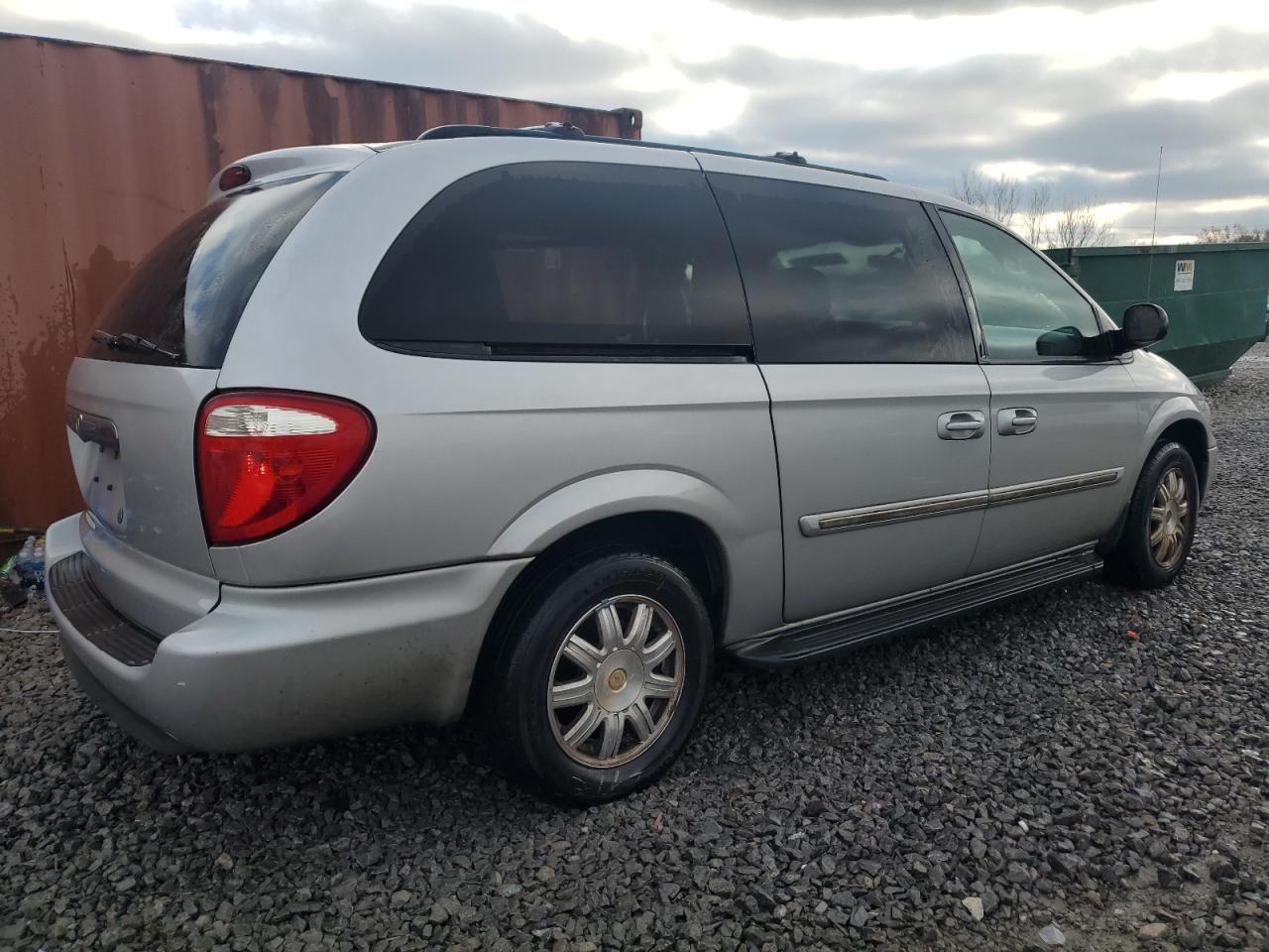 2006 Chrysler Town & Country VIN 2A4GP54LX6R915538 Copart auction photo, side damage thumbnail 3