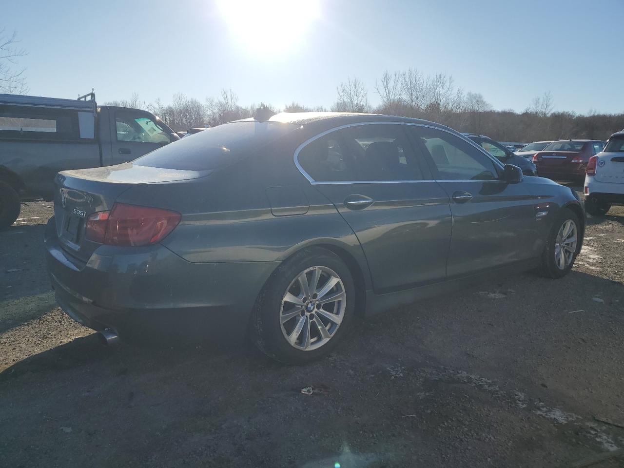 2011 BMW 5er VIN WBAFU7C54BC781425 Copart auction photo, vandalism / minor dent/scratches damage thumbnail 3