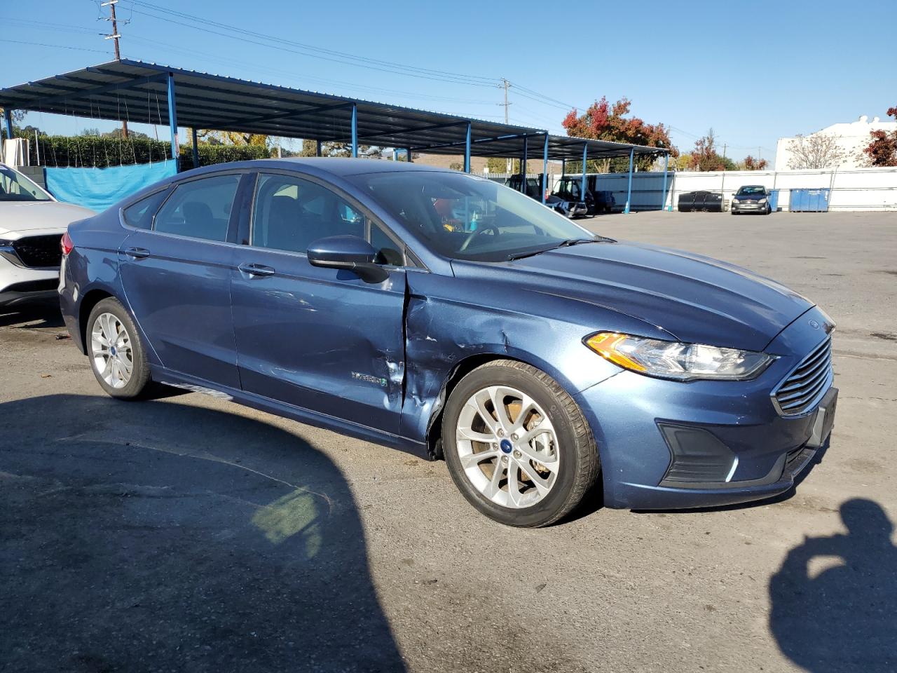 2019 Ford Fusion VIN 3FA6P0LU6KR235113 Copart auction photo, front end / side damage thumbnail 4