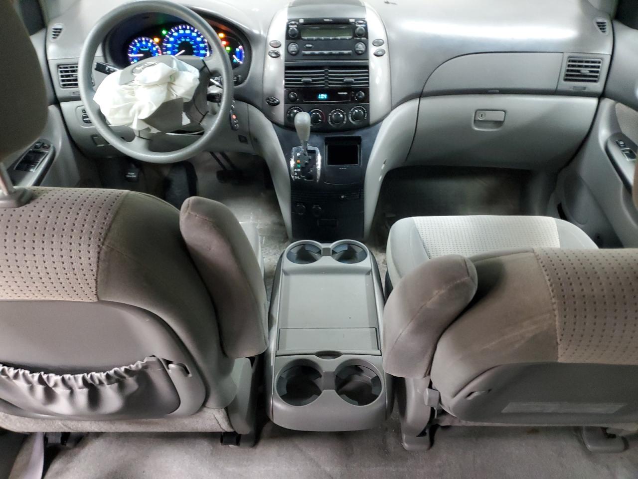 2008 Toyota Sienna VIN 5TDZK23C58S219435 Copart auction photo, front end / minor dent/scratches damage thumbnail 8