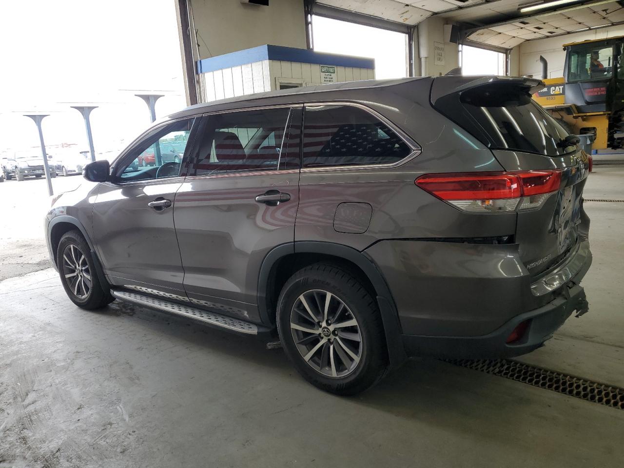 2017 Toyota Highlander VIN 5TDJZRFH0HS427473 Copart auction photo, rear end damage thumbnail 2