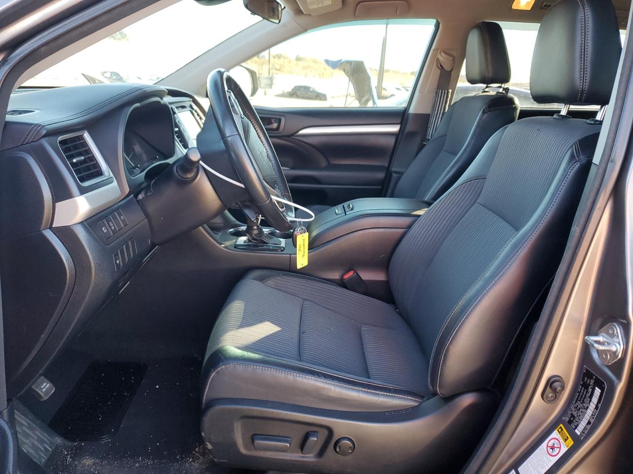 2017 Toyota Highlander VIN 5TDBZRFHXHS431485 Copart auction photo, front end damage thumbnail 7
