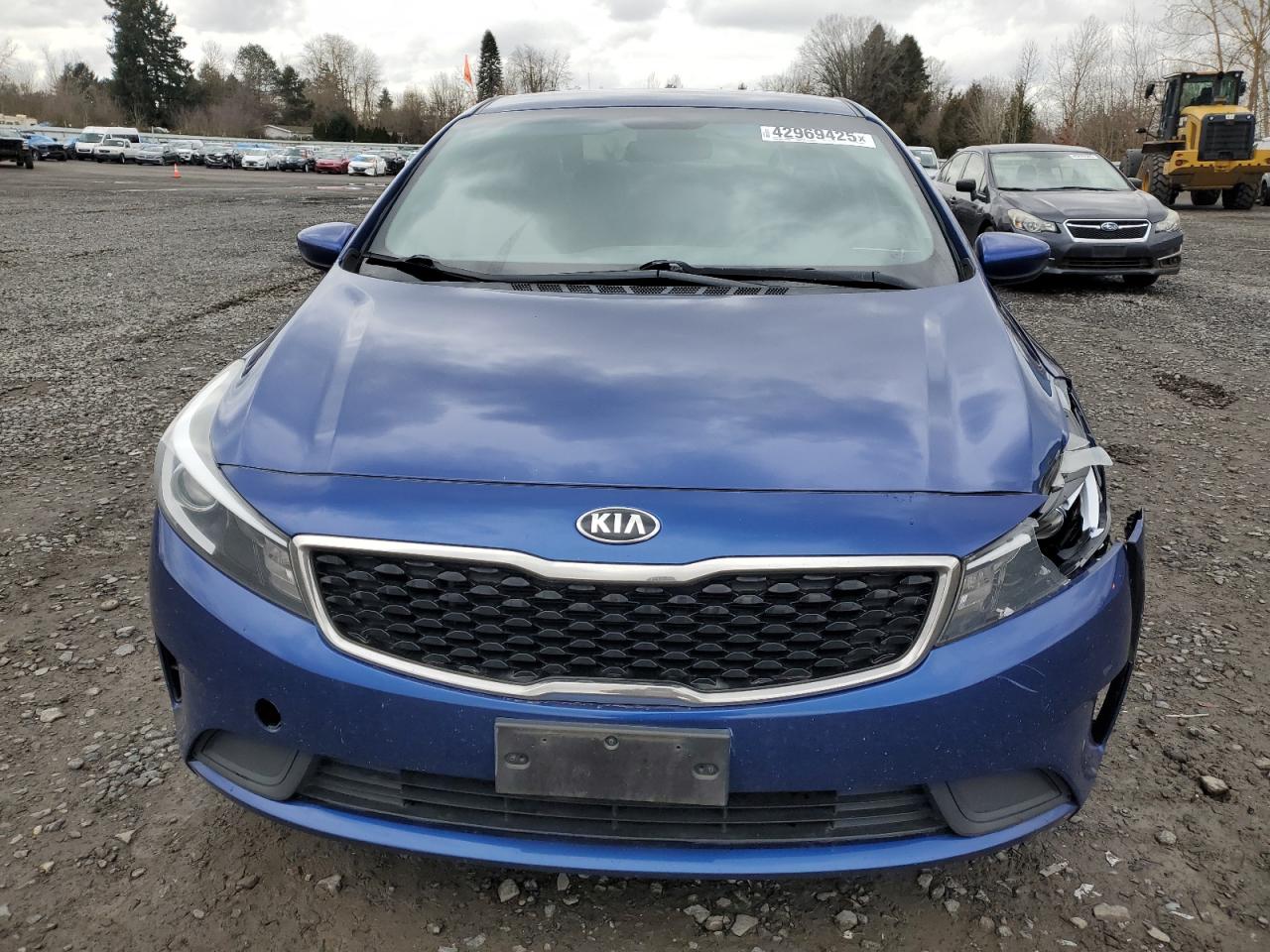 2017 KIA Forte VIN 3KPFL4A75HE078748 Copart auction photo, front end / side damage thumbnail 5