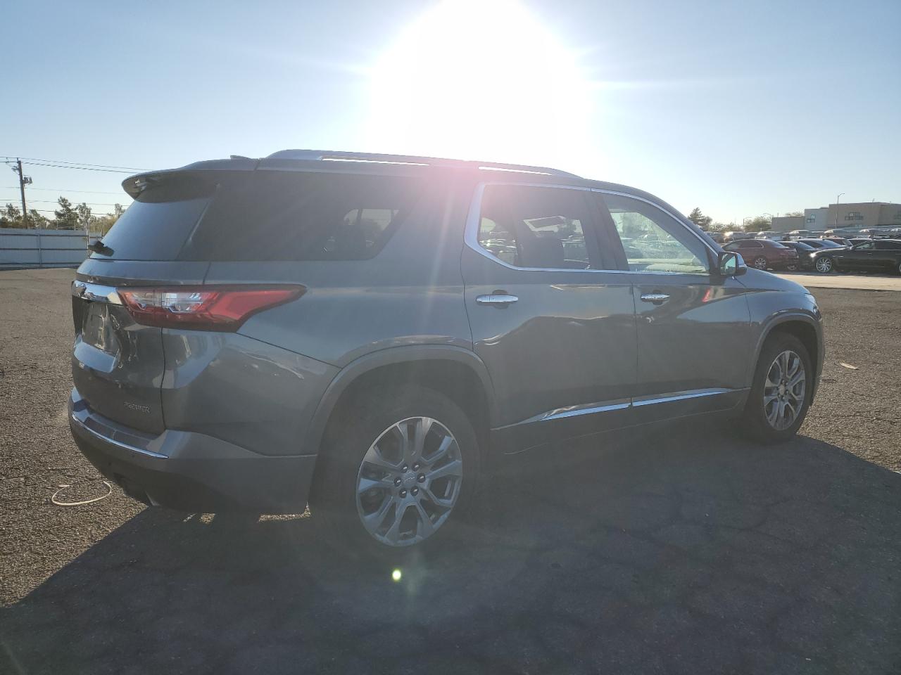 2019 Chevrolet Traverse VIN 1GNEVKKW9KJ164372 Copart auction photo, minor dent/scratches damage thumbnail 3