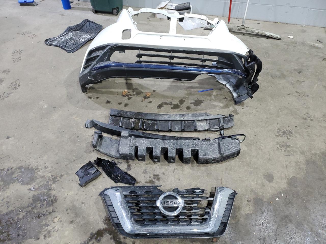 2018 Nissan Kicks VIN 3N1CP5CU8JL516599 Copart auction photo, front end / minor dent/scratches damage thumbnail 13