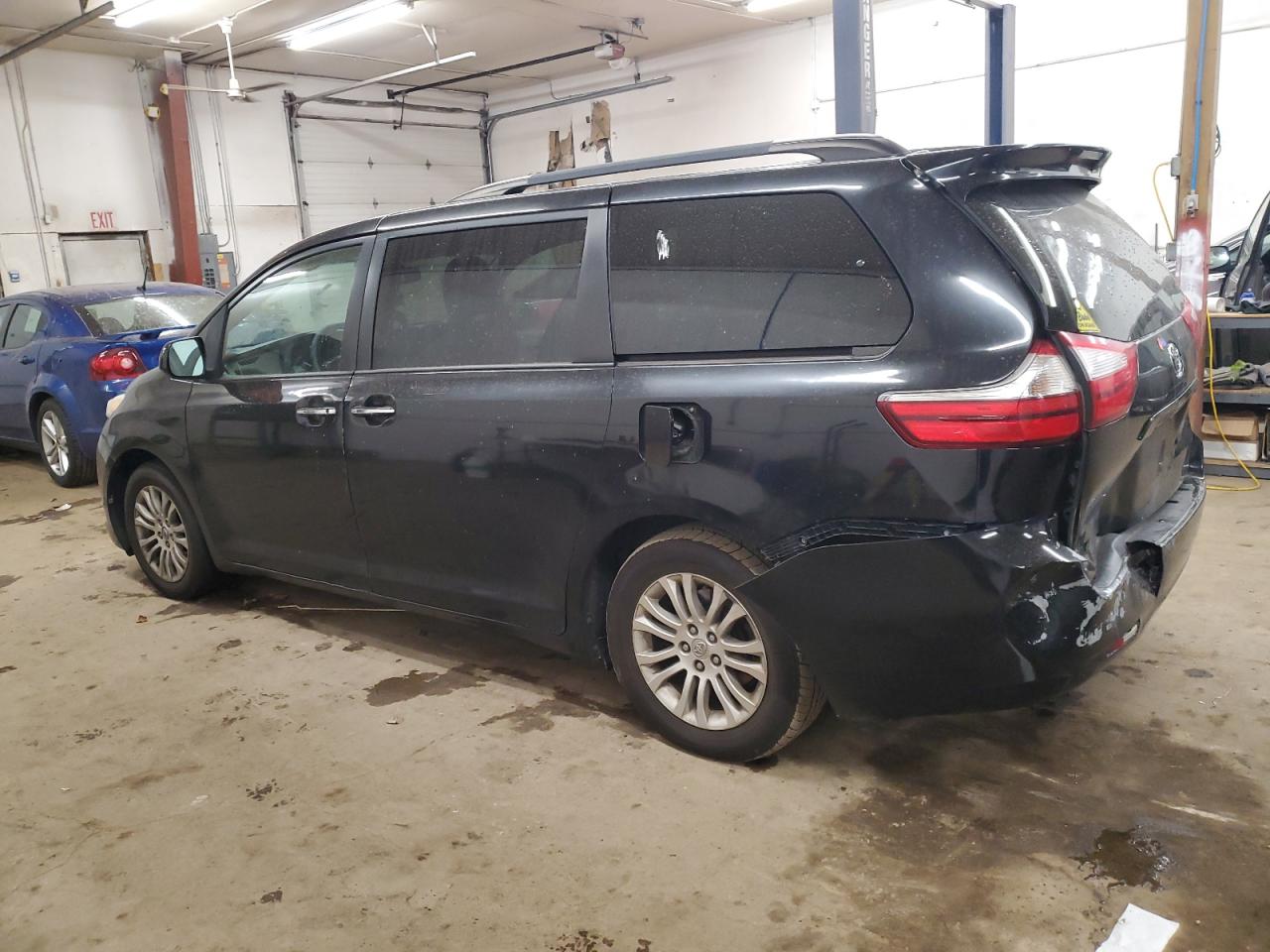 2015 Toyota Sienna VIN 5TDYK3DCXFS585114 Copart auction photo, rear end damage thumbnail 2