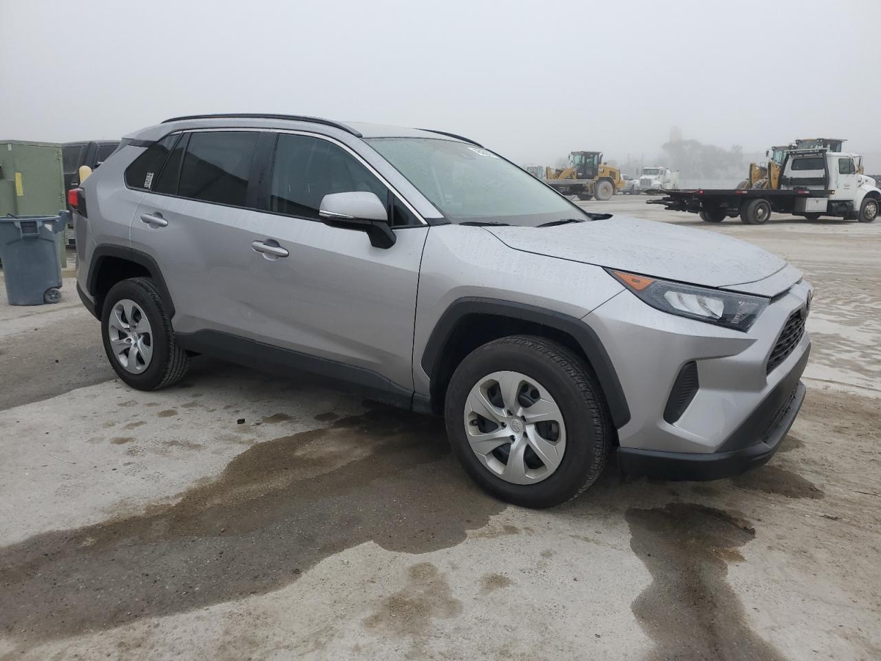 2021 Toyota RAV 4 VIN 2T3K1RFV8MC164628 Copart auction photo, side / front end damage thumbnail 4