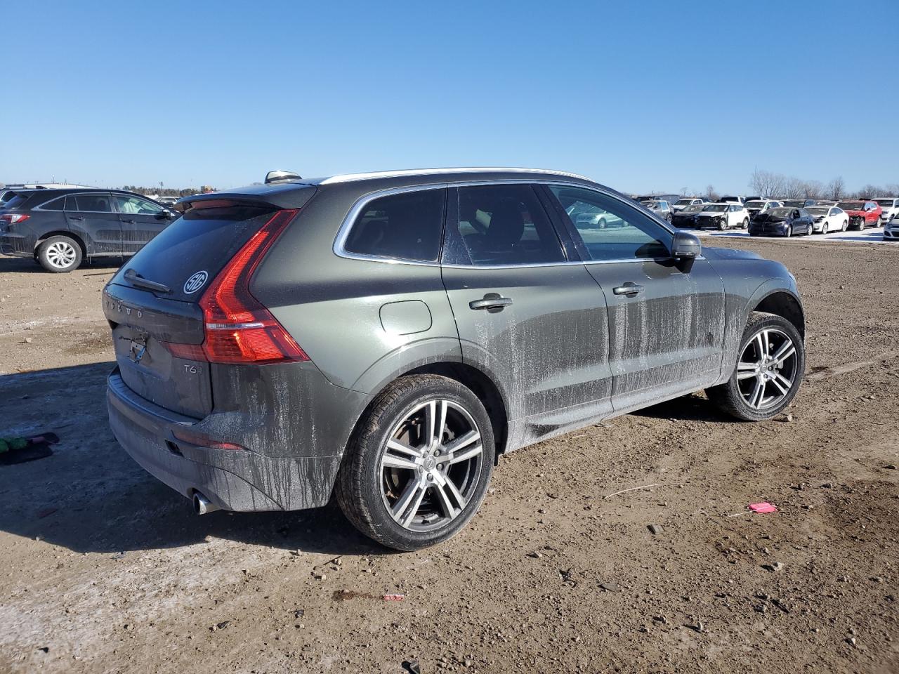 2018 Volvo XC60 VIN YV4A22RK8J1084656 Copart auction photo, front end / rear end damage thumbnail 3