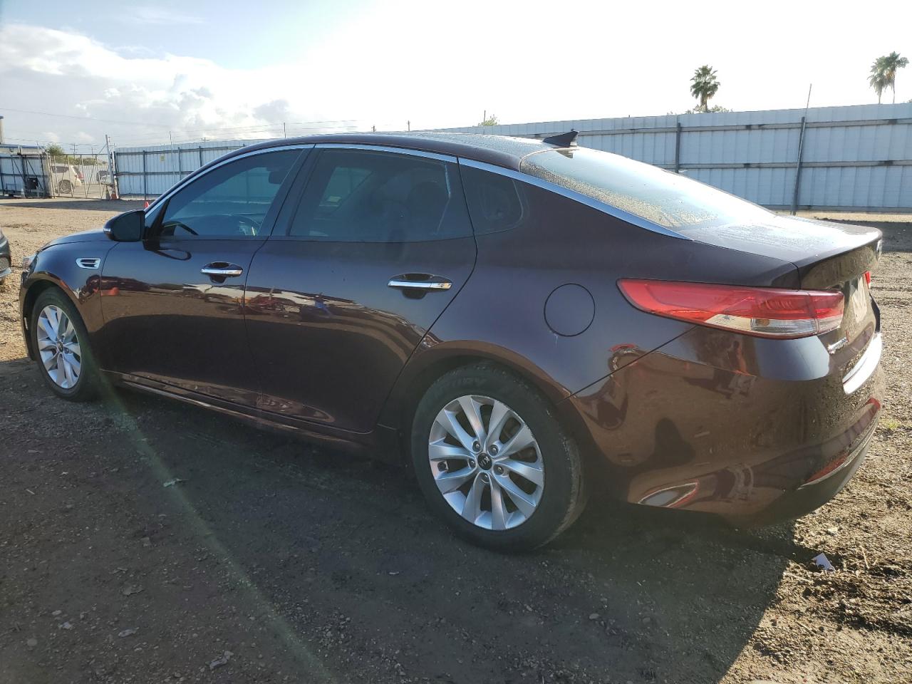 2016 KIA Optima VIN 5XXGU4L34GG072294 Copart auction photo, front end damage thumbnail 2