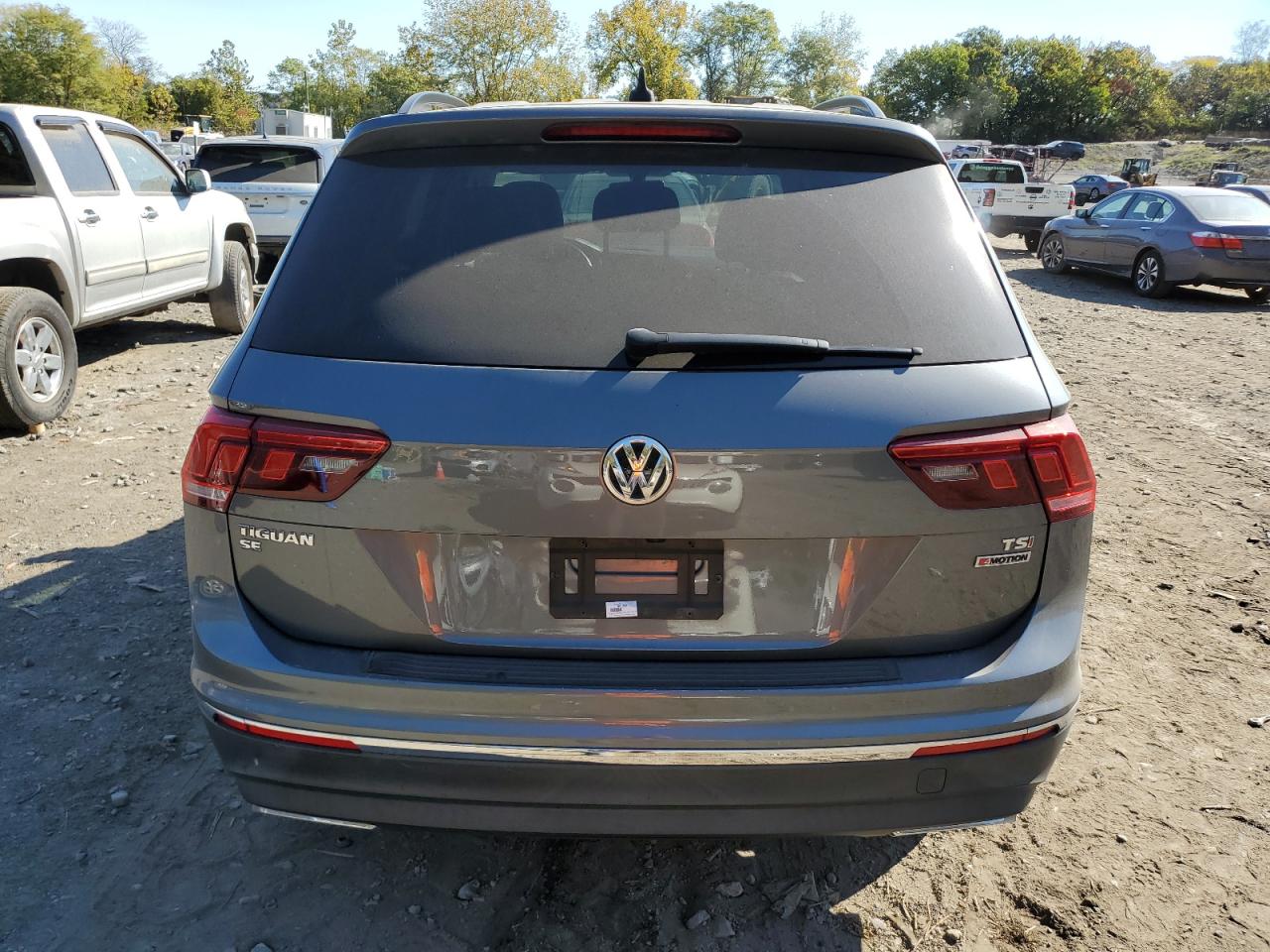 2018 Volkswagen Tiguan VIN 3VV2B7AXXJM107371 Copart auction photo, side / minor dent/scratches damage thumbnail 6