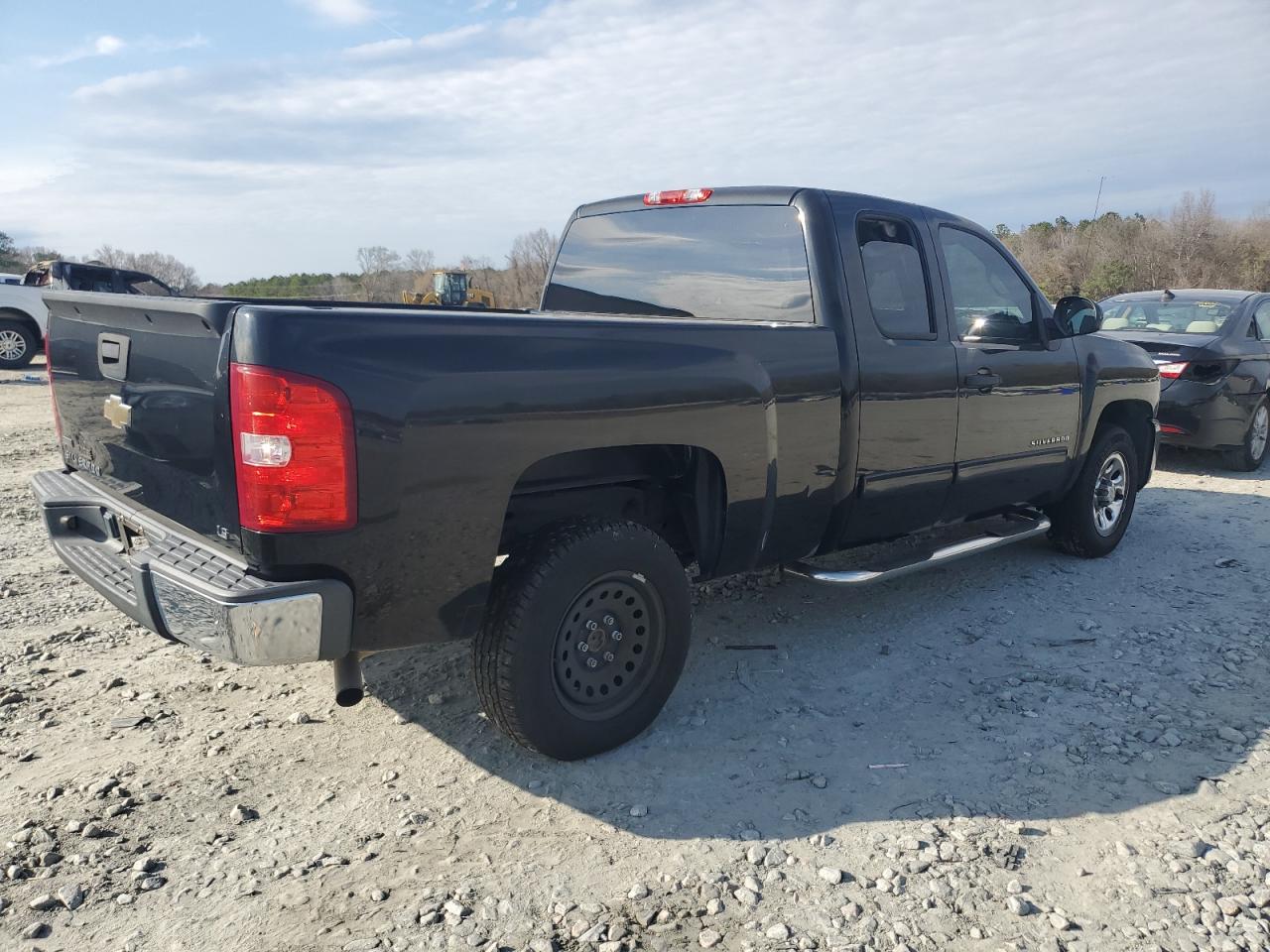 2011 Chevrolet Silverado VIN 1GCRCREA9BZ442987 Copart auction photo, side / front end damage thumbnail 3