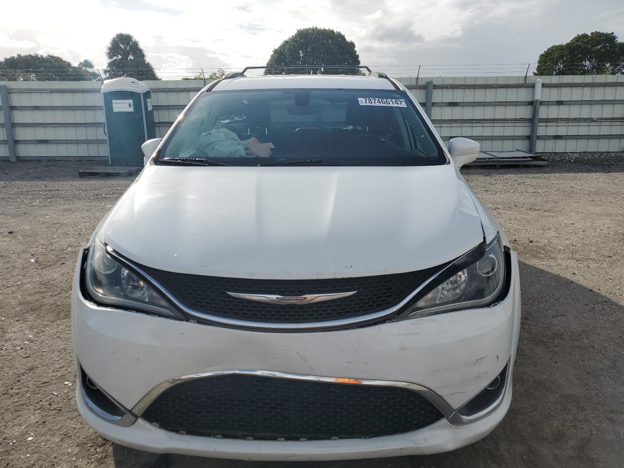 2017 Chrysler Pacifica VIN 2C4RC1BG4HR620771 Copart auction photo, front end damage thumbnail 5