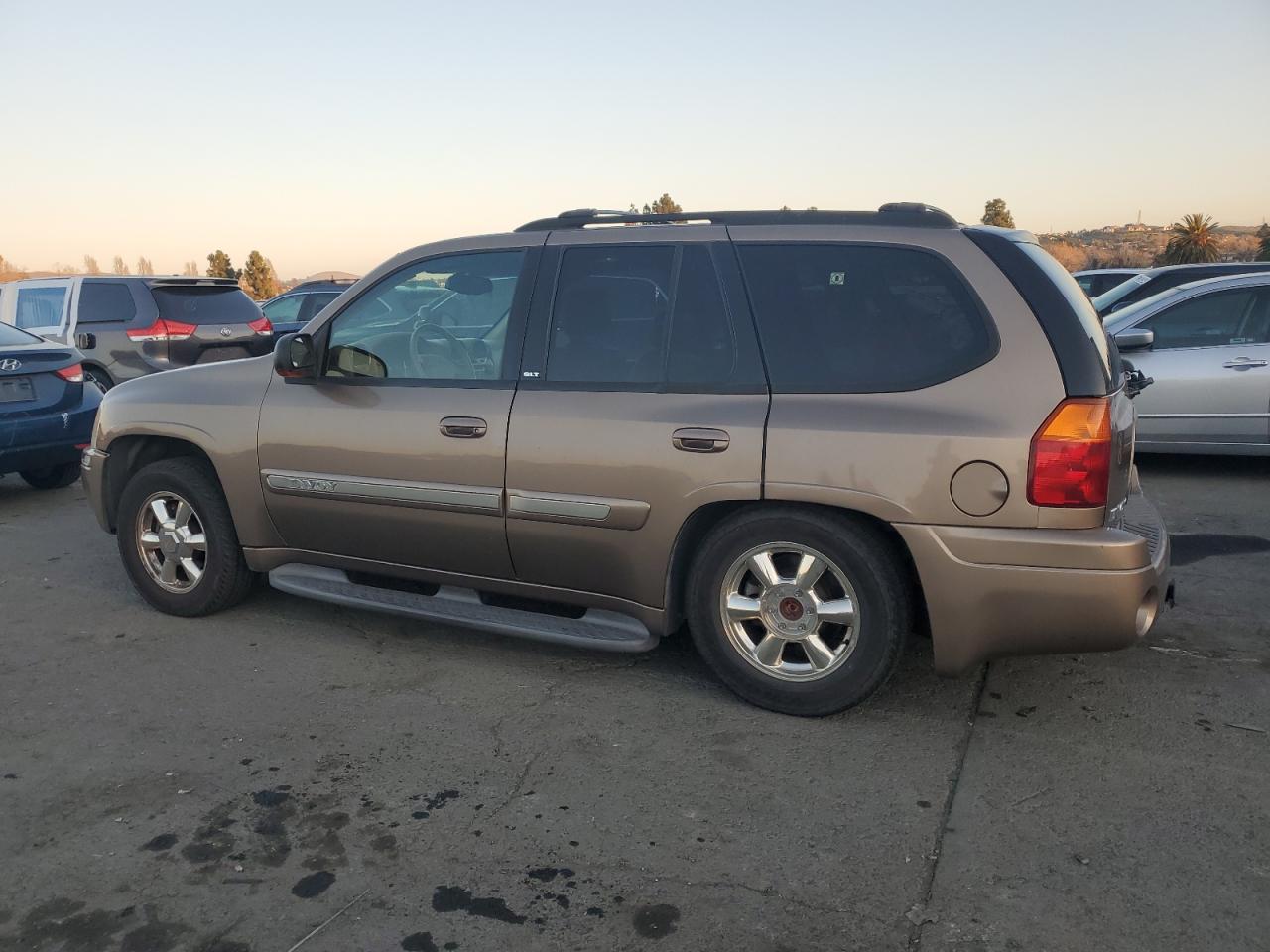 2002 GMC Envoy VIN 1GKDT13SX22346824 Copart auction photo, minor dent/scratches damage thumbnail 2