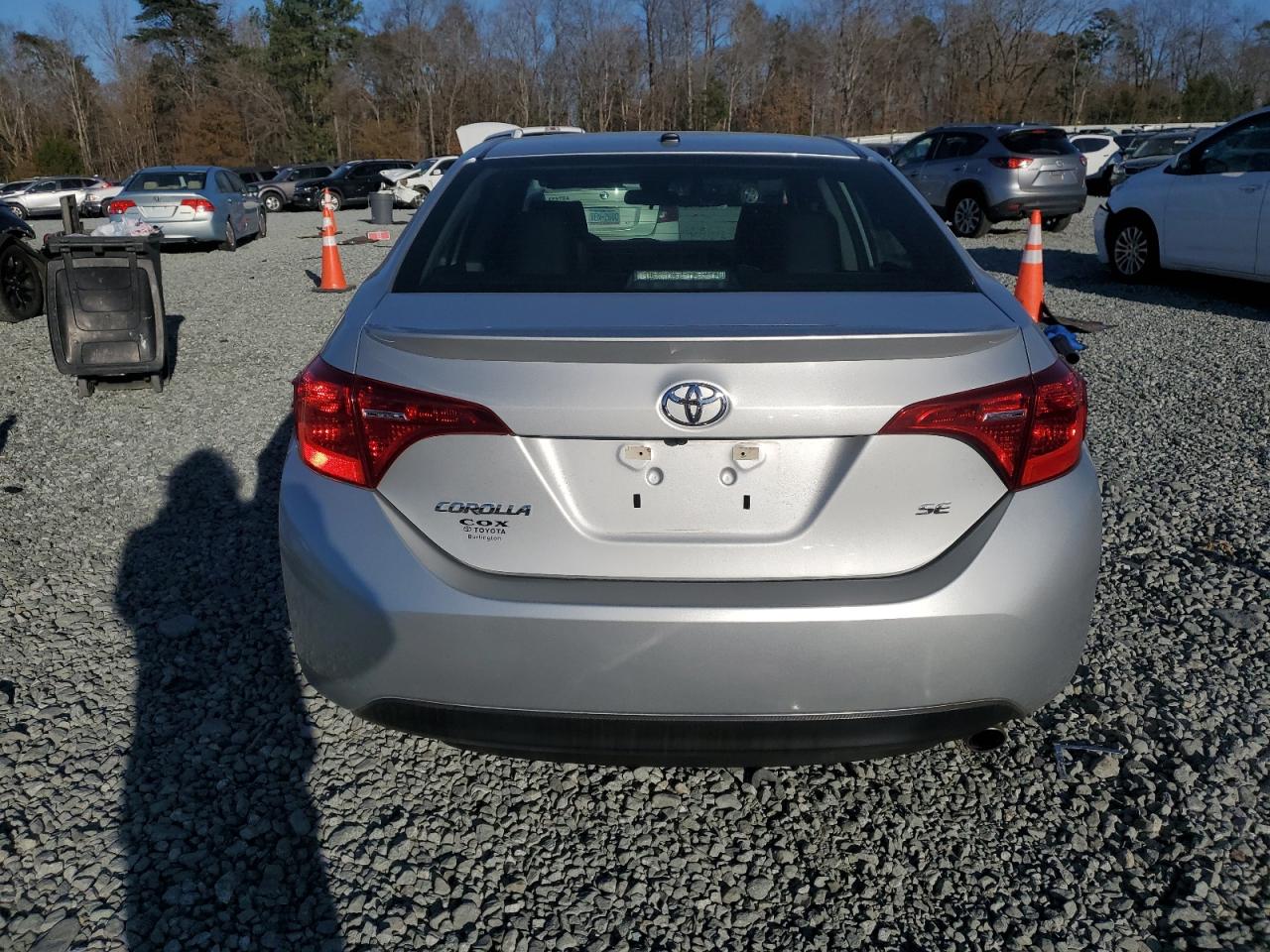 2018 Toyota Corolla VIN 5YFBURHE9JP773106 Copart auction photo, front end damage thumbnail 6