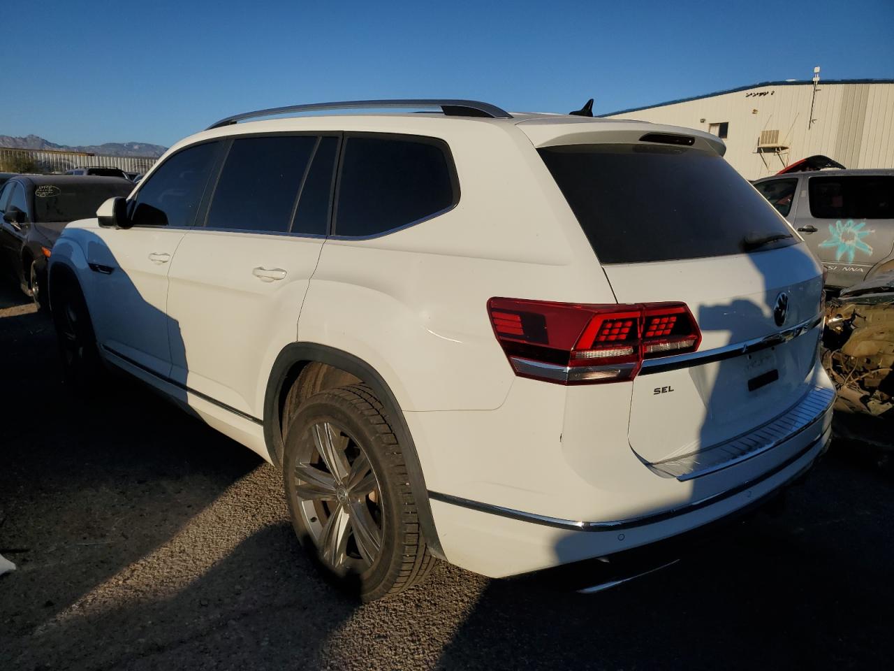 2019 Volkswagen Atlas VIN 1V2RR2CA6KC617917 Copart auction photo, front end damage thumbnail 2