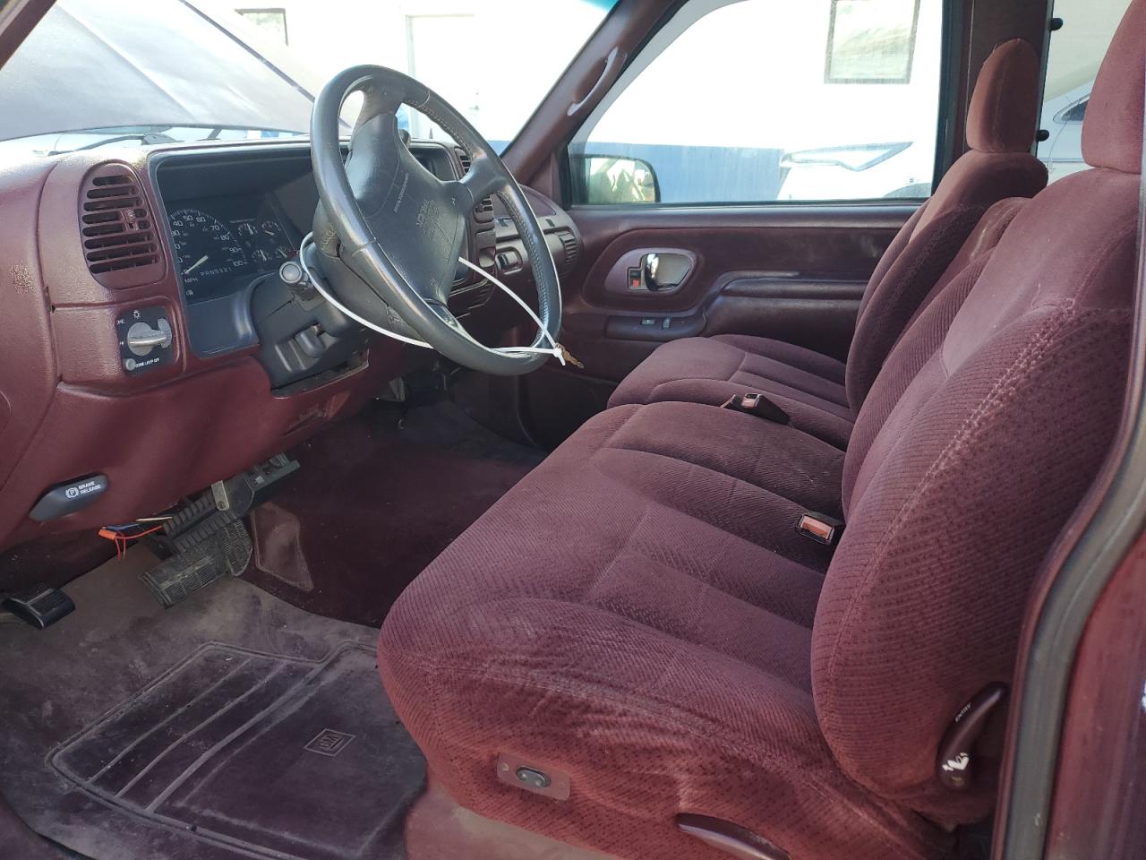 1995 GMC Sierra VIN 2GTFC29K6S1549257 Copart auction photo, front end / side damage thumbnail 7