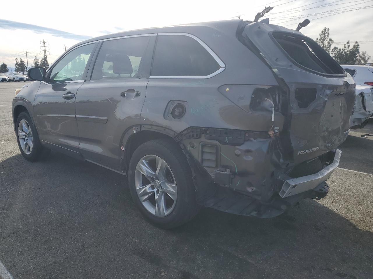 2015 Toyota Highlander VIN 5TDDKRFH5FS187271 Copart auction photo, rear end damage thumbnail 2