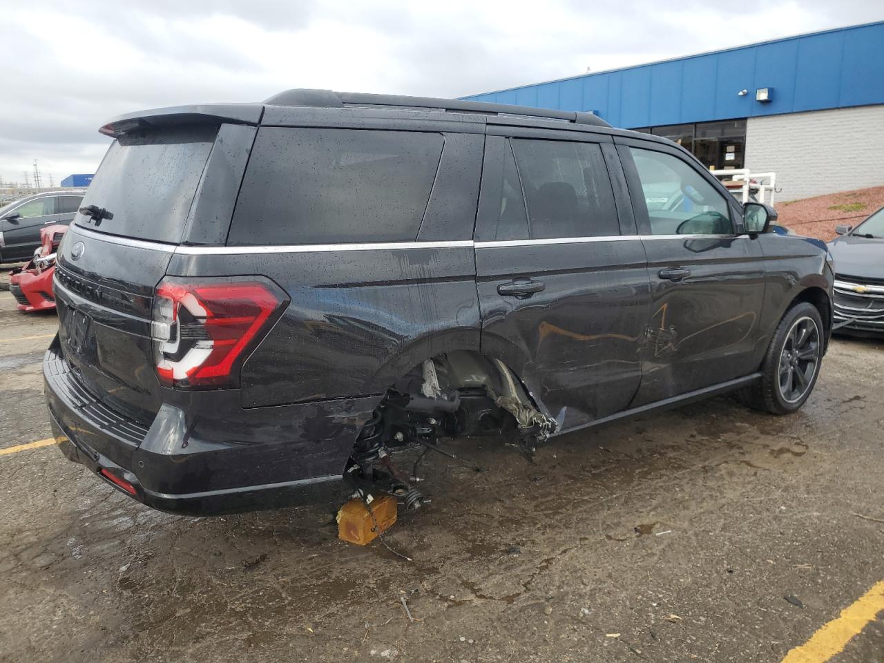 2023 Ford Expedition VIN 1FMJU2A83PEA59738 Copart auction photo, side / rear end damage thumbnail 3