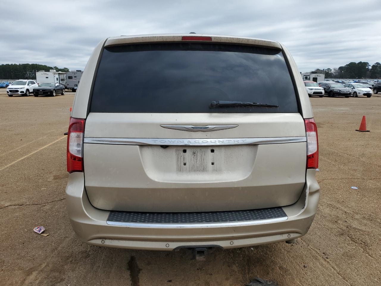 2013 Chrysler Town & Country VIN 2C4RC1CG7DR770057 Copart auction photo, front end / minor dent/scratches damage thumbnail 6