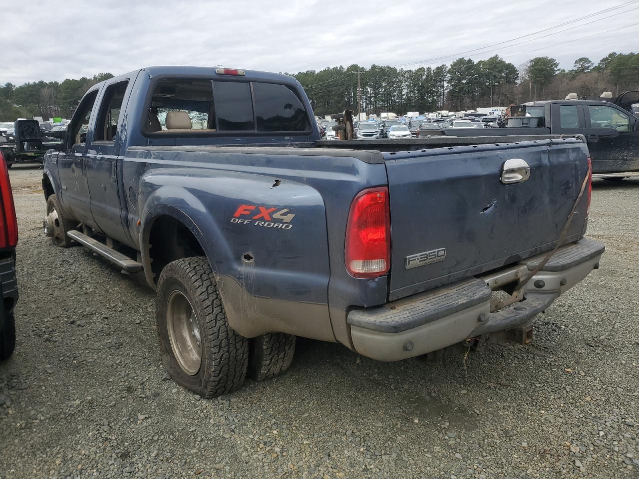 2006 Ford F250 VIN 1FTSW21P06EB75391 Copart auction photo, vandalism damage thumbnail 2