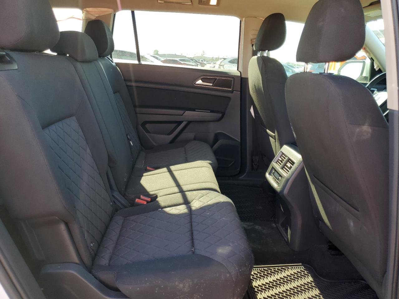 2018 Volkswagen Atlas VIN 1V2HR2CAXJC512632 Copart auction photo, rear end / minor dent/scratches damage thumbnail 11