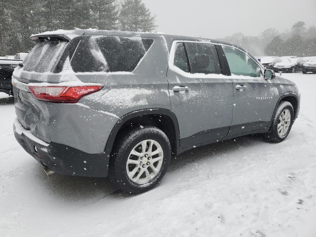 2019 Chevrolet Traverse VIN 1GNEVFKW4KJ101185 Copart auction photo, rear end / front end damage thumbnail 3