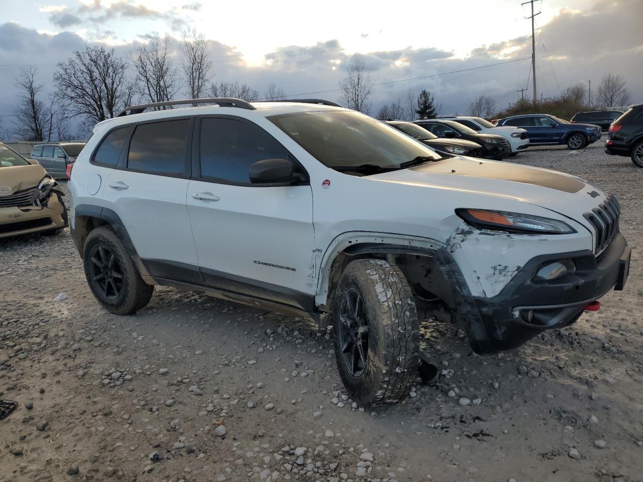 2018 Jeep Cherokee VIN 1C4PJMBX3JD502685 Copart auction photo, front end / side damage thumbnail 4