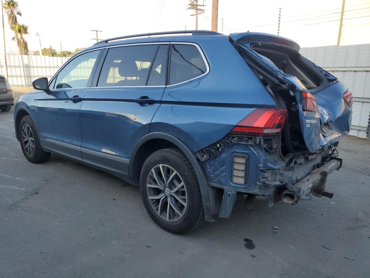 2020 Volkswagen Tiguan VIN 3VV2B7AX6LM081581 Copart auction photo, rear end / front end damage thumbnail 2
