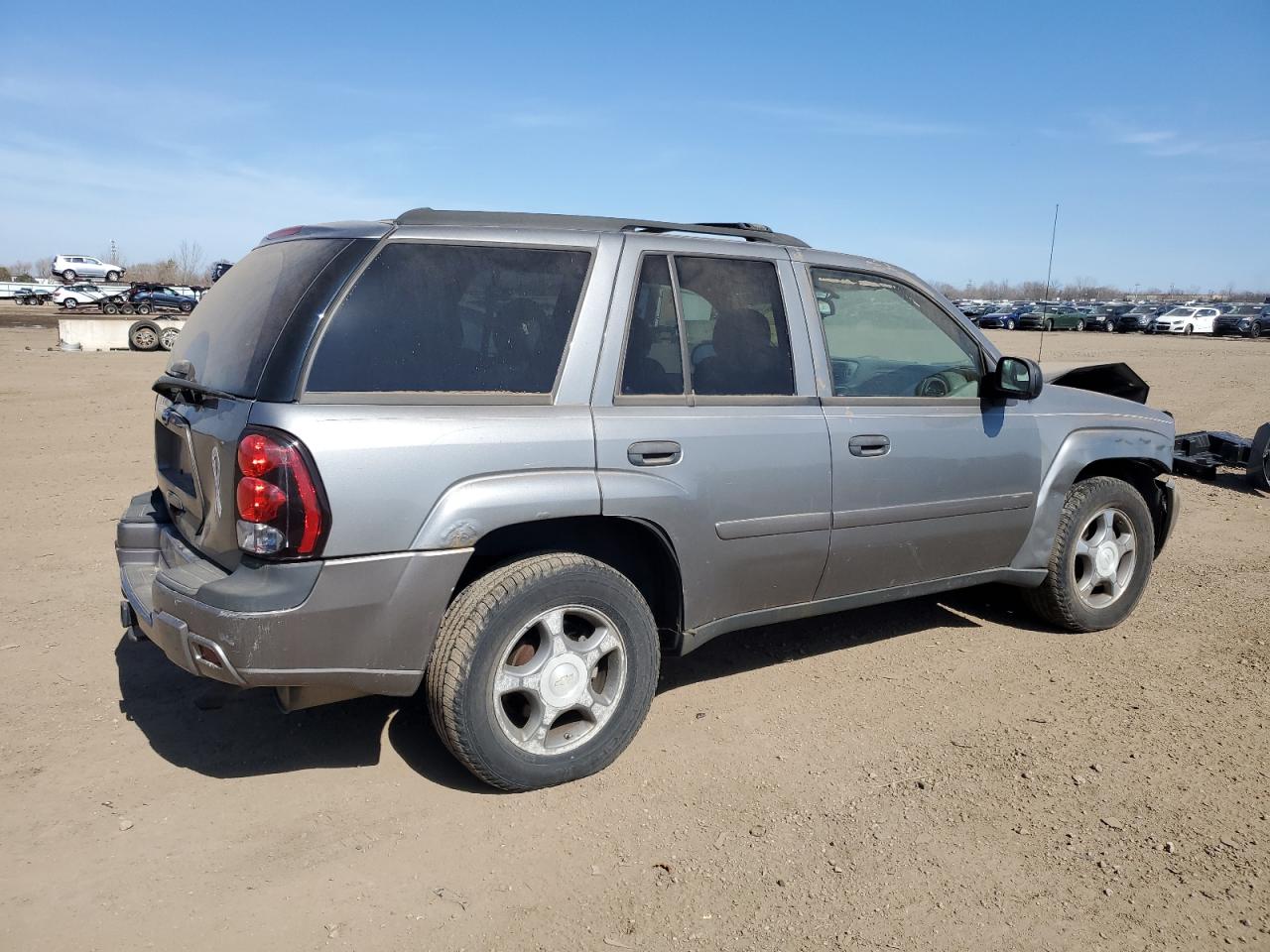 2007 Chevrolet TrailBlazer VIN 1GNDT13S672294232 Copart auction photo, front end / side damage thumbnail 3