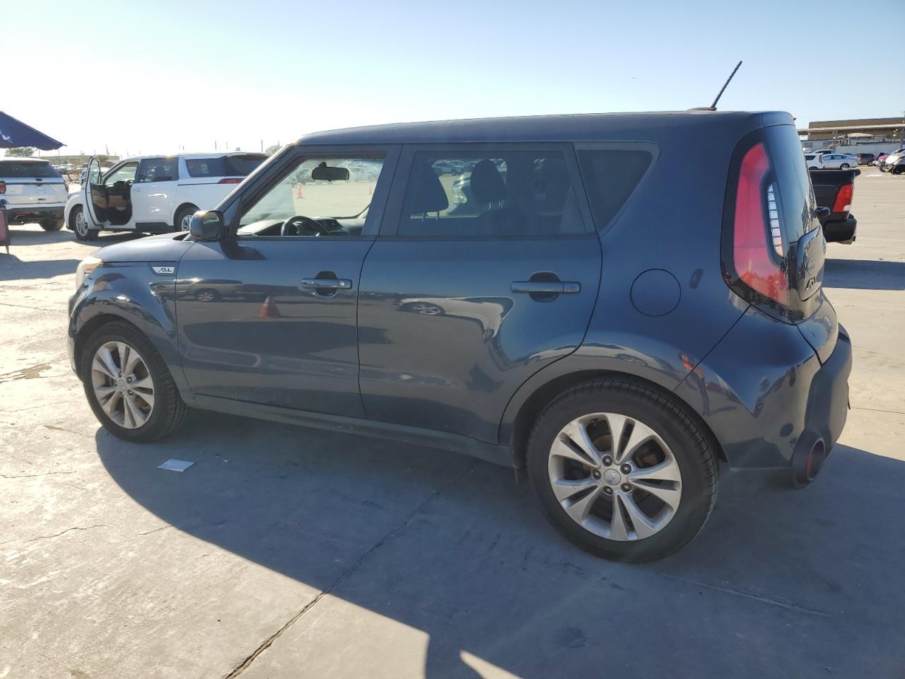 2015 KIA Soul VIN KNDJP3A55F7181186 Copart auction photo, front end / side damage thumbnail 2