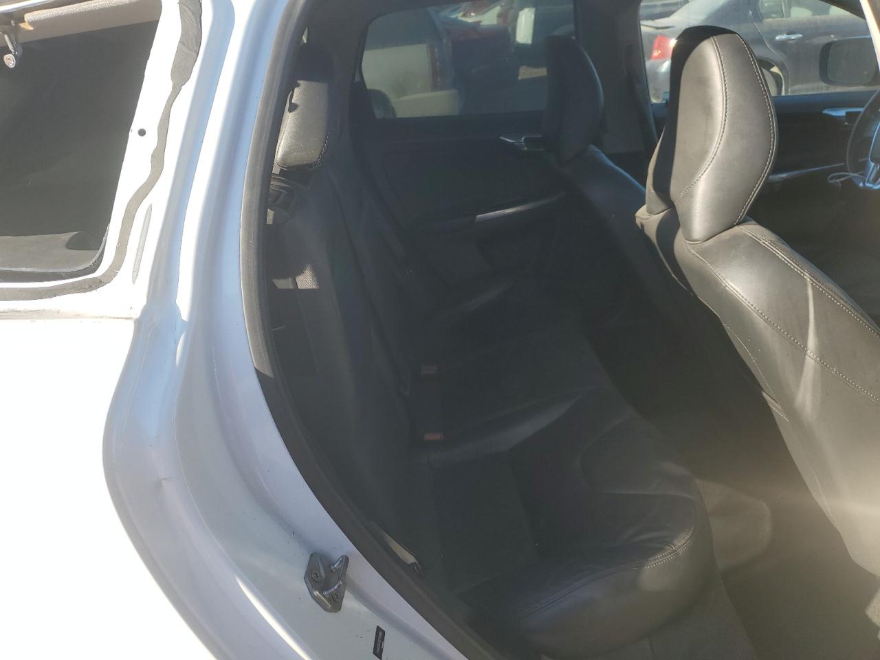 2016 Volvo XC60 VIN YV4612RK1G2783686 Copart auction photo, rear end / minor dent/scratches damage thumbnail 11