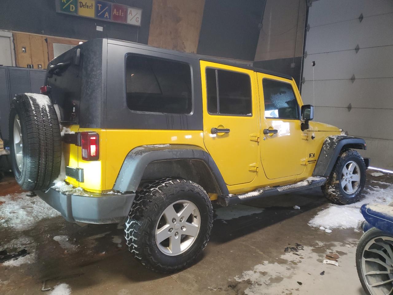 2009 Jeep Wrangler VIN 1J4GA39159L718982 Copart auction photo, front end / minor dent/scratches damage thumbnail 3