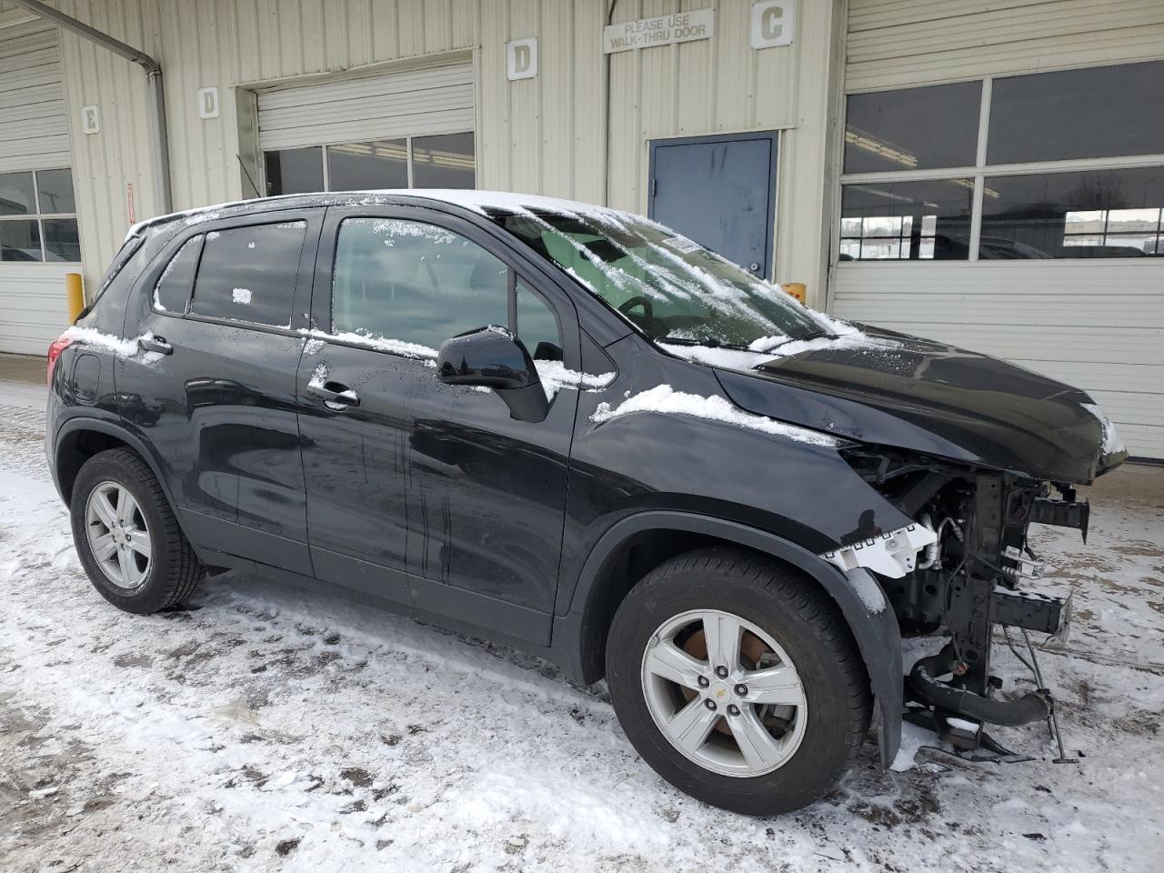 2020 Chevrolet Trax VIN KL7CJKSB6LB327299 Copart auction photo, front end / undercarriage damage thumbnail 4