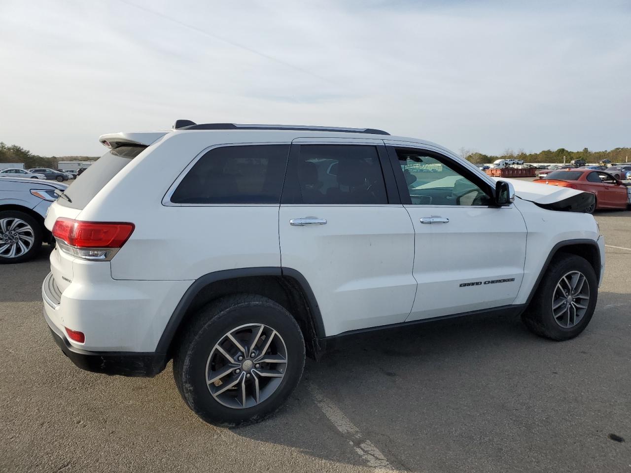 2018 Jeep Grand Cherokee VIN 1C4RJFBG8JC257585 Copart auction photo, front end / minor dent/scratches damage thumbnail 3