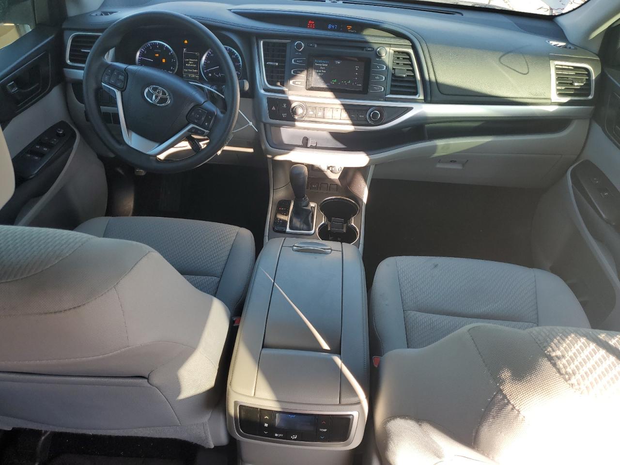 2018 Toyota Highlander VIN 5TDZZRFH0JS286011 Copart auction photo, rear end damage thumbnail 8