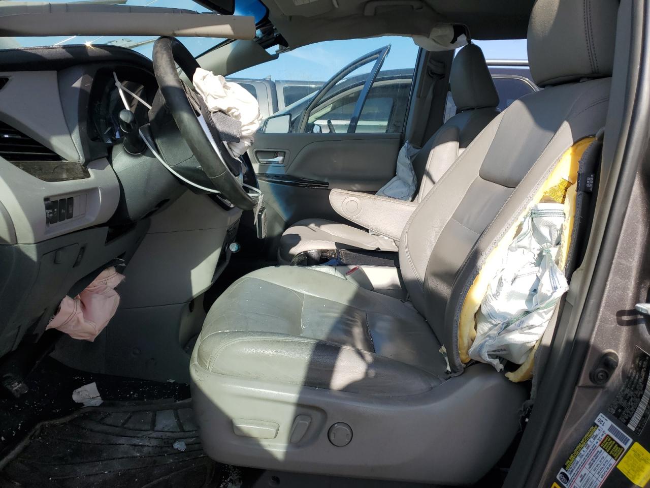 2016 Toyota Sienna VIN 5TDYK3DC1GS763297 Copart auction photo, front end damage thumbnail 7