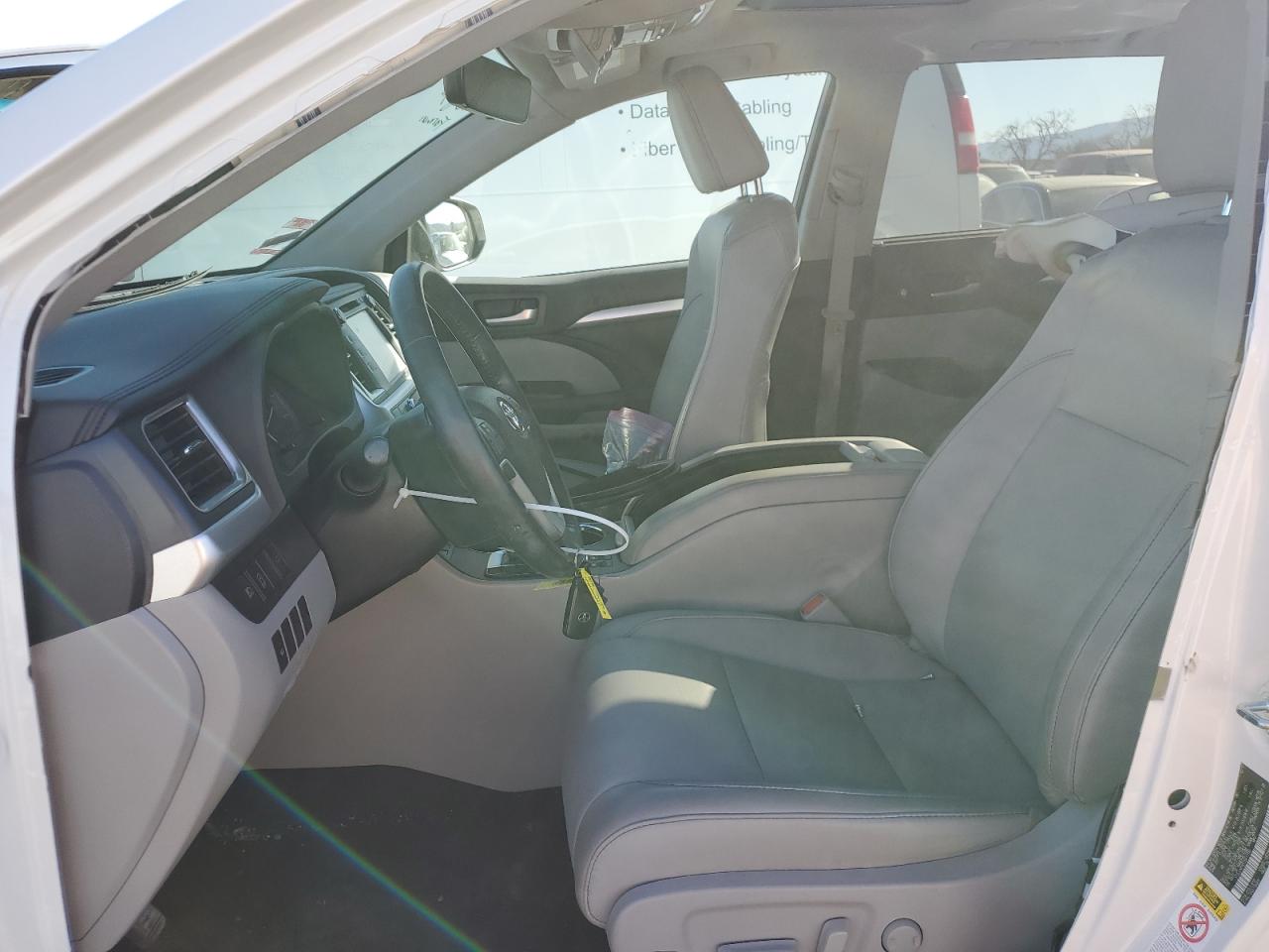2018 Toyota Highlander VIN 5TDJZRFH3JS811382 Copart auction photo, all over damage thumbnail 7