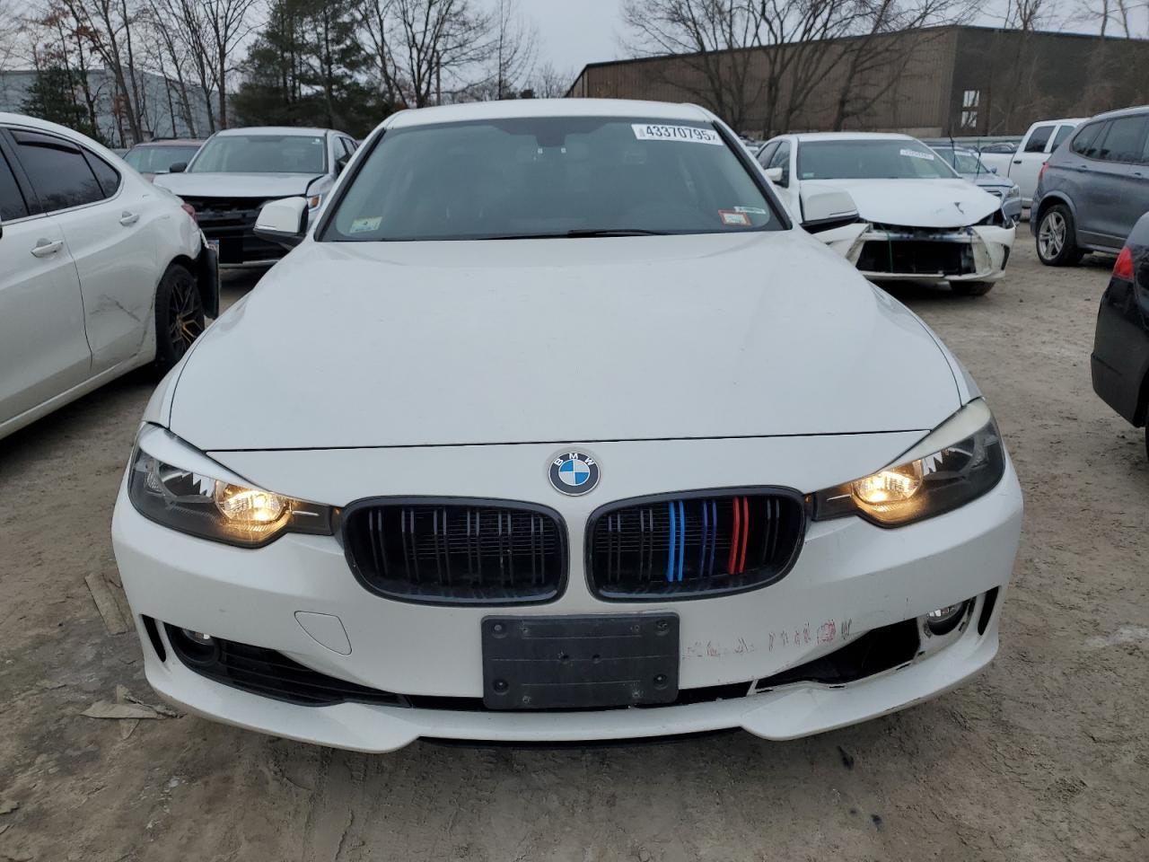 2013 BMW 3er VIN WBA3B5G56DNS04345 Copart auction photo, minor dent/scratches damage thumbnail 5