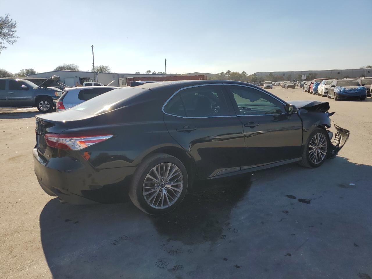 2019 Toyota Camry VIN 4T1B11HK2KU695042 Copart auction photo, front end damage thumbnail 3