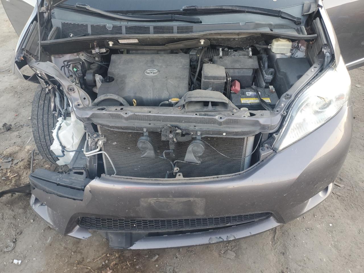 2016 Toyota Sienna VIN 5TDKK3DC3GS698121 Copart auction photo, front end / minor dent/scratches damage thumbnail 12